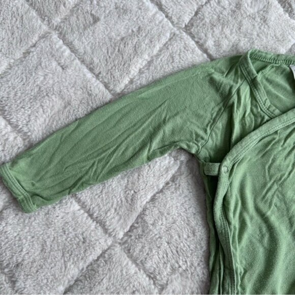 Kate Quinn | Green Solid Long Sleeve Kimono Wrap Bodysuit | Size 6-12 Months - Picture 8 of 13